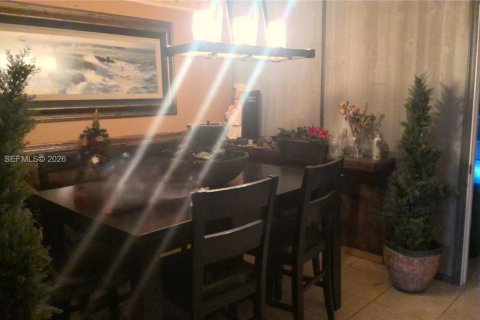 Casa en venta en Miami, Florida, 3 dormitorios, 184.69 m2 № 2057616 - foto 13