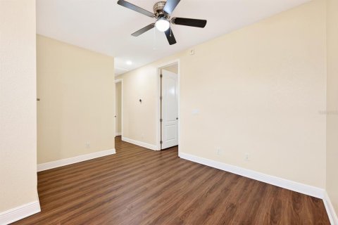 Townhouse in Orlando, Florida 4 bedrooms, 198.44 sq.m. № 2100777 - photo 17