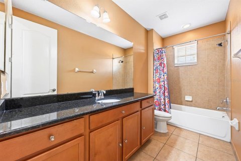 Townhouse in Orlando, Florida 4 bedrooms, 198.44 sq.m. № 2100777 - photo 23