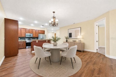Townhouse in Orlando, Florida 4 bedrooms, 198.44 sq.m. № 2100777 - photo 6