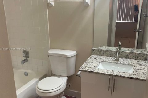 Condominio en alquiler en Coral Springs, Florida, 2 dormitorios, 68.75 m2 № 1947740 - foto 10