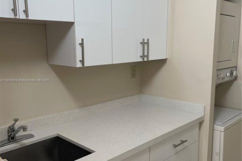 Condominio en alquiler en Coral Springs, Florida, 2 dormitorios, 68.75 m2 № 1947740 - foto 7
