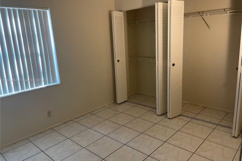 Condominio en alquiler en Coral Springs, Florida, 2 dormitorios, 68.75 m2 № 1947740 - foto 3