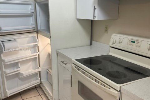 Condominio en alquiler en Coral Springs, Florida, 2 dormitorios, 68.75 m2 № 1947740 - foto 8