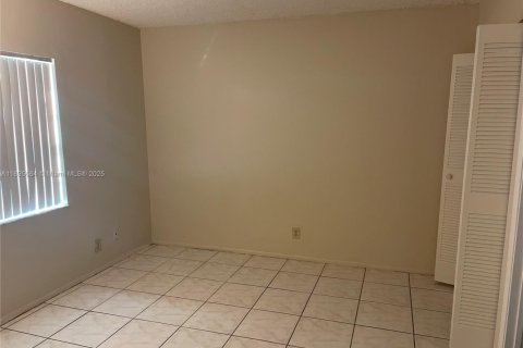 Condominio en alquiler en Coral Springs, Florida, 2 dormitorios, 68.75 m2 № 1947740 - foto 4