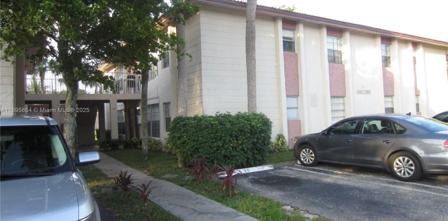 Condominio en Coral Springs, Florida, 2 dormitorios № 1947740