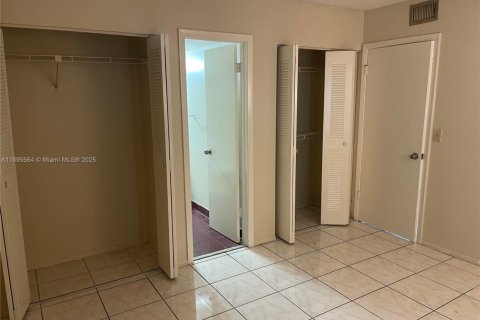 Condominio en alquiler en Coral Springs, Florida, 2 dormitorios, 68.75 m2 № 1947740 - foto 5