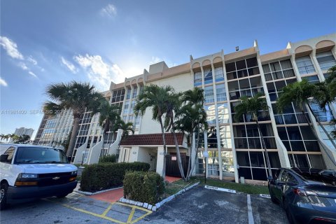 Condo à Hallandale Beach, Floride, 2 chambres  № 2079942