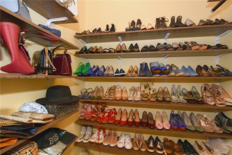 House in Tamarac, Florida 3 bedrooms, 199.28 sq.m. № 2043914 - photo 23