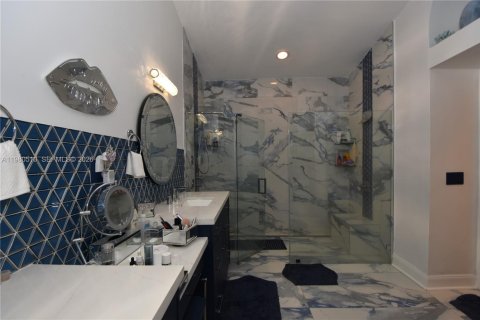 House in Tamarac, Florida 3 bedrooms, 199.28 sq.m. № 2043914 - photo 5