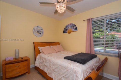 House in Tamarac, Florida 3 bedrooms, 199.28 sq.m. № 2043914 - photo 6