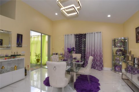 House in Tamarac, Florida 3 bedrooms, 199.28 sq.m. № 2043914 - photo 16