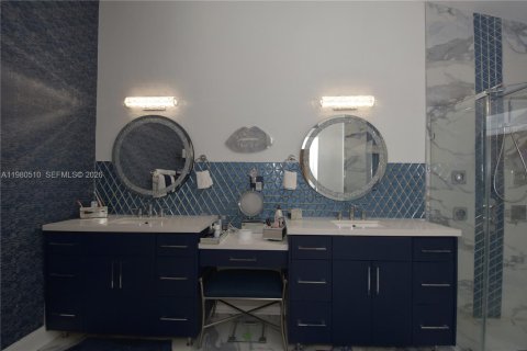 House in Tamarac, Florida 3 bedrooms, 199.28 sq.m. № 2043914 - photo 22