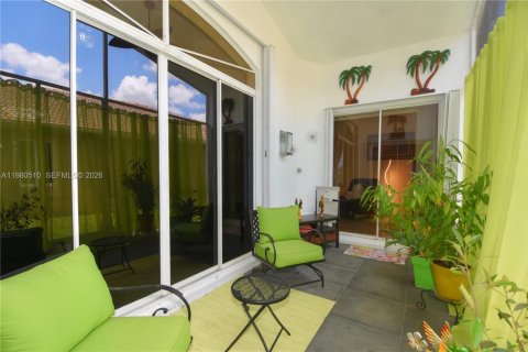 House in Tamarac, Florida 3 bedrooms, 199.28 sq.m. № 2043914 - photo 8