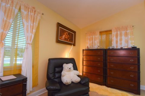 House in Tamarac, Florida 3 bedrooms, 199.28 sq.m. № 2043914 - photo 19