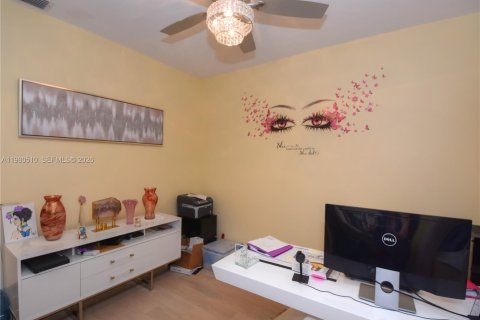 House in Tamarac, Florida 3 bedrooms, 199.28 sq.m. № 2043914 - photo 26