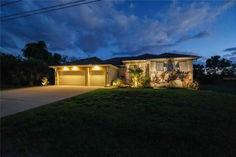 Casa en Port Charlotte, Florida 5 dormitorios, 293.48 m2 № 2380697