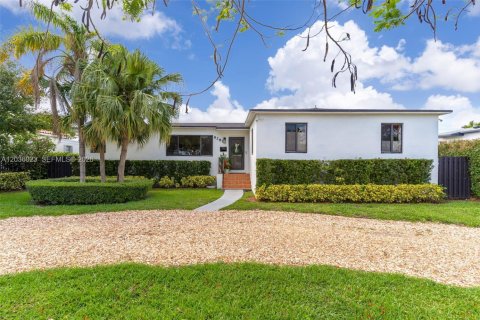 Villa ou maison à vendre à Miami, Floride: 3 chambres, 113.34 m2 № 2084241 - photo 1