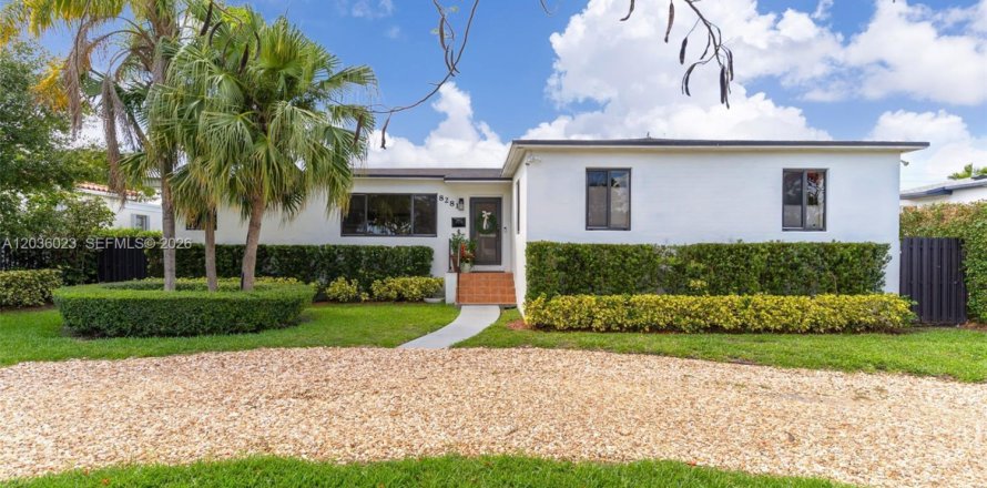 Villa ou maison à Miami, Floride 3 chambres, 113.34 m2 № 2084241