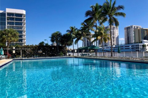 Снять в аренду кондоминиум в Халландейл-Бич, Флорида 1 спальня, 104.98м2, № 1973438 - фото 22