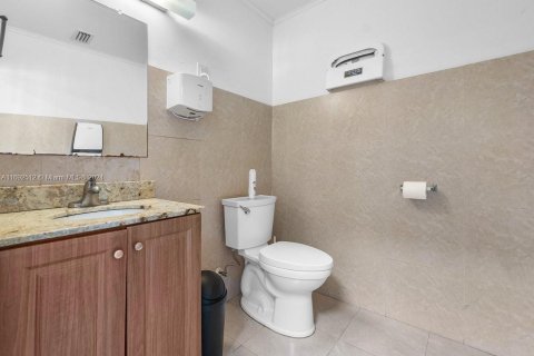 Commercial property in Coconut Creek, Florida № 1729170 - photo 24