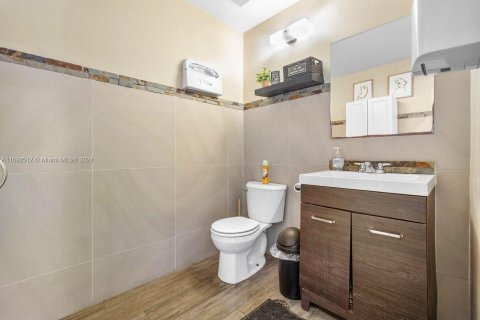 Commercial property in Coconut Creek, Florida № 1729170 - photo 25