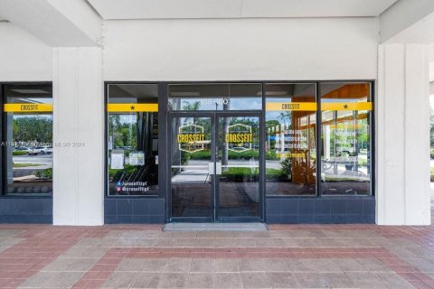 Commercial property in Coconut Creek, Florida № 1729170 - photo 2