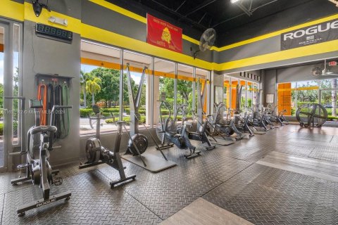 Commercial property in Coconut Creek, Florida № 1729170 - photo 1