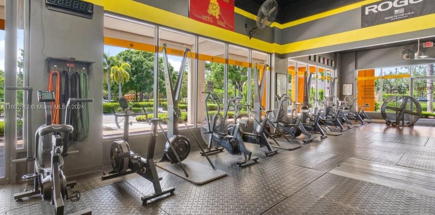 Commercial property in Coconut Creek, Florida № 1729170