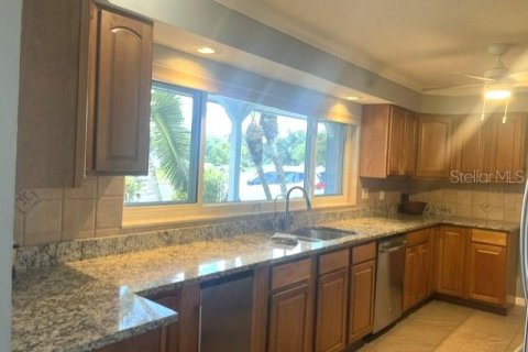 Villa ou maison à louer à Sarasota, Floride: 3 chambres, 134.71 m2 № 2419362 - photo 2
