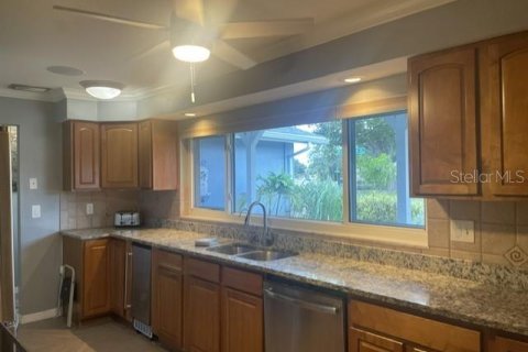 Villa ou maison à louer à Sarasota, Floride: 3 chambres, 134.71 m2 № 2419362 - photo 4