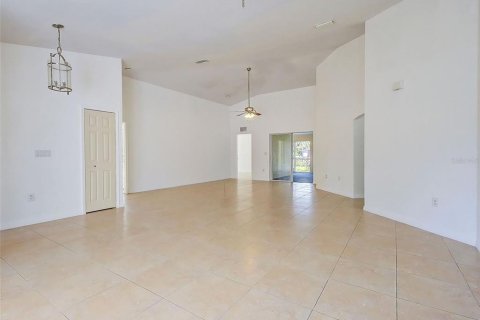Villa ou maison à vendre à North Port, Floride: 4 chambres, 242.75 m2 № 2109790 - photo 8