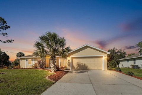 House in North Port, Florida 4 bedrooms, 242.75 sq.m. № 2109790