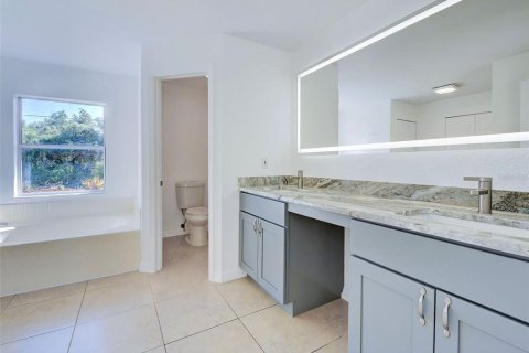 Villa ou maison à vendre à North Port, Floride: 4 chambres, 242.75 m2 № 2109790 - photo 13