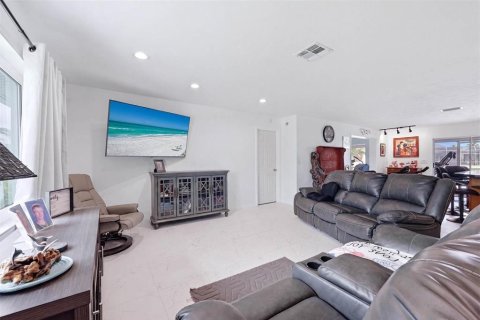 Villa ou maison à vendre à Port Charlotte, Floride: 3 chambres, 171.13 m2 № 2266978 - photo 15