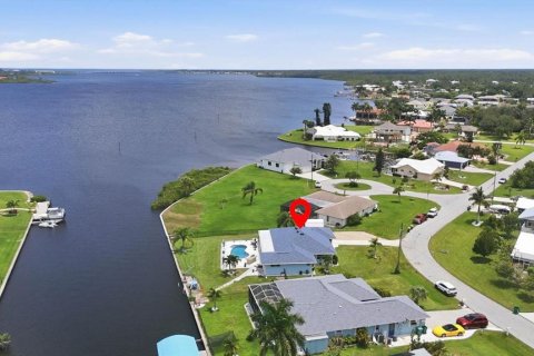 Villa ou maison à vendre à Port Charlotte, Floride: 3 chambres, 171.13 m2 № 2266978 - photo 5