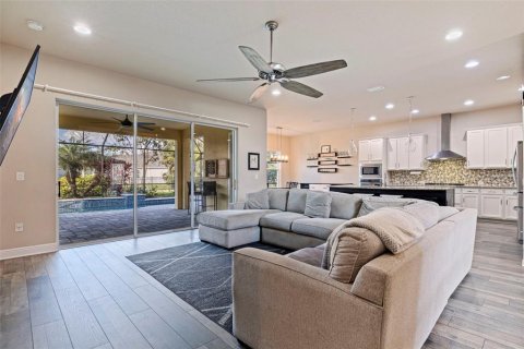 House in Apollo Beach, Florida 4 bedrooms, 299.24 sq.m. № 2205620 - photo 10