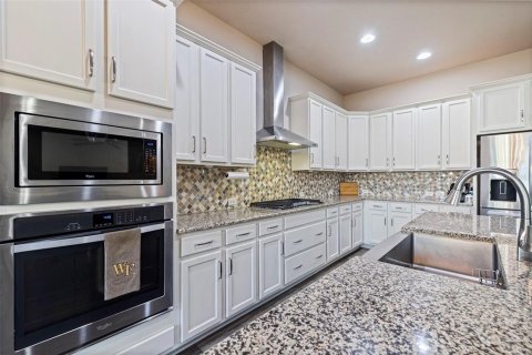 House in Apollo Beach, Florida 4 bedrooms, 299.24 sq.m. № 2205620 - photo 19
