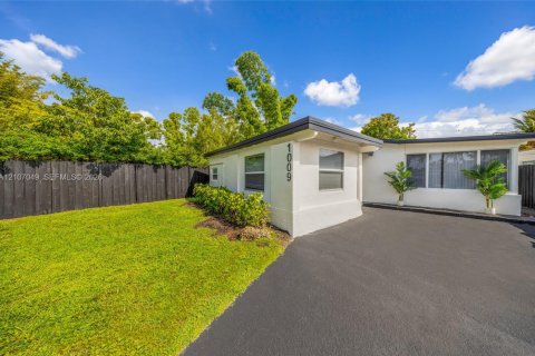 House in Fort Lauderdale, Florida 3 bedrooms, 132.29 sq.m. № 2426418
