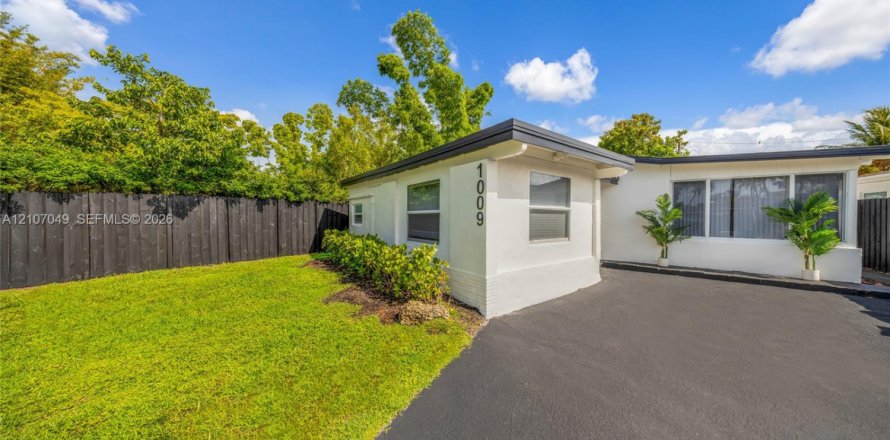 House in Fort Lauderdale, Florida 3 bedrooms, 132.29 sq.m. № 2426418