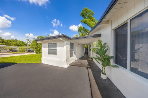 House in Fort Lauderdale, Florida 3 bedrooms, 132.29 sq.m. № 2426418 - photo 25