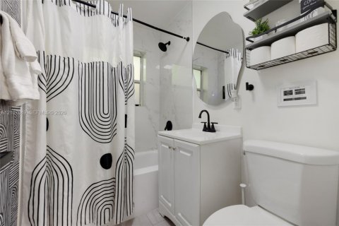 House in Fort Lauderdale, Florida 3 bedrooms, 132.29 sq.m. № 2426418 - photo 17