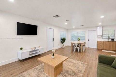 House in Fort Lauderdale, Florida 3 bedrooms, 132.29 sq.m. № 2426418 - photo 2