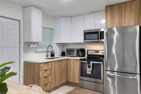 House in Fort Lauderdale, Florida 3 bedrooms, 132.29 sq.m. № 2426418 - photo 4