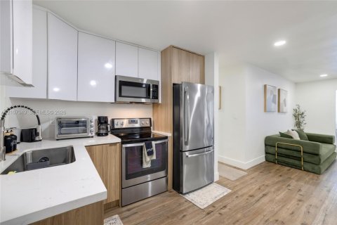 House in Fort Lauderdale, Florida 3 bedrooms, 132.29 sq.m. № 2426418 - photo 5