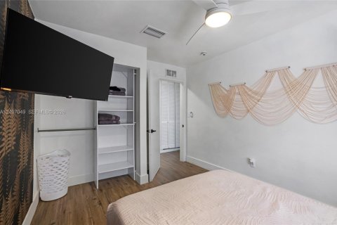 House in Fort Lauderdale, Florida 3 bedrooms, 132.29 sq.m. № 2426418 - photo 14