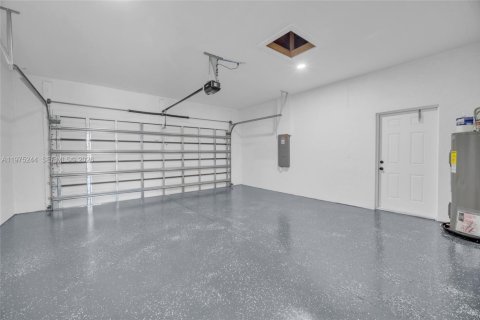 House in Lehigh Acres, Florida 3 bedrooms № 2040936 - photo 11