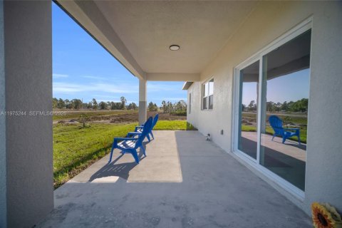 House in Lehigh Acres, Florida 3 bedrooms № 2040936 - photo 24