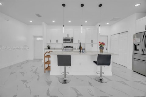 House in Lehigh Acres, Florida 3 bedrooms № 2040936 - photo 13