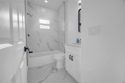 House in Lehigh Acres, Florida 3 bedrooms № 2040936 - photo 18